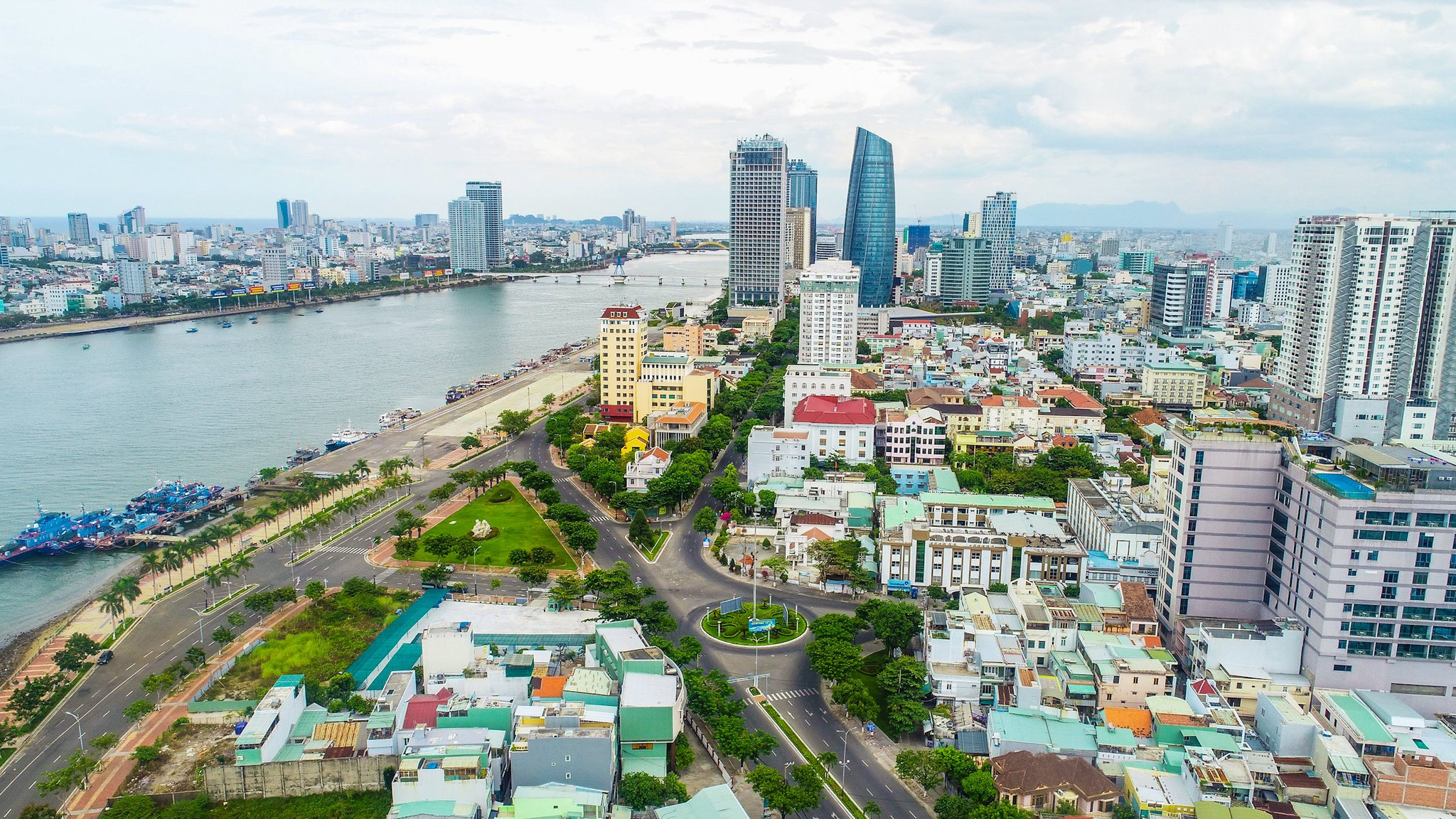 Trải Nghiệm Làm Việc Tại Căn Hộ Văn Phòng View Sông Hàn Đỉnh Cao 3 bat dong san can ho officetel da nang 6